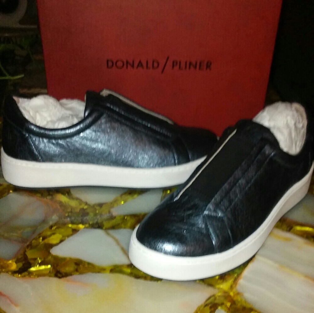 Donald pliner new in box size 9 but fit like 8.5